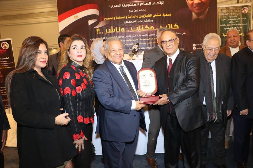 حقوق جامعة القاهرة تكرم أمين شعبة الاذاعين العرب شريف عبد الوهاب