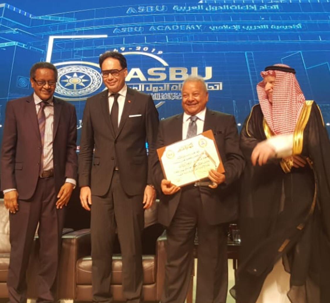 اتحاد الاذاعات العربية يكرم "ابوذكري "في احتفاليه تاسيسة الخمسين