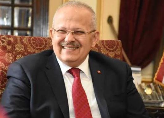هاني رمزي : تعقدت نفسيا بسبب وجود ٨٠ محاميا في عيلتي.