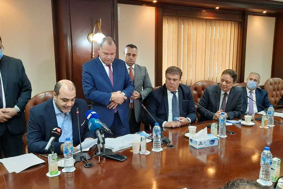 تهنئة المنتجين للدكتور عادل عبد الغفار لتجديد منصبه كمستشار للتعليم العالي