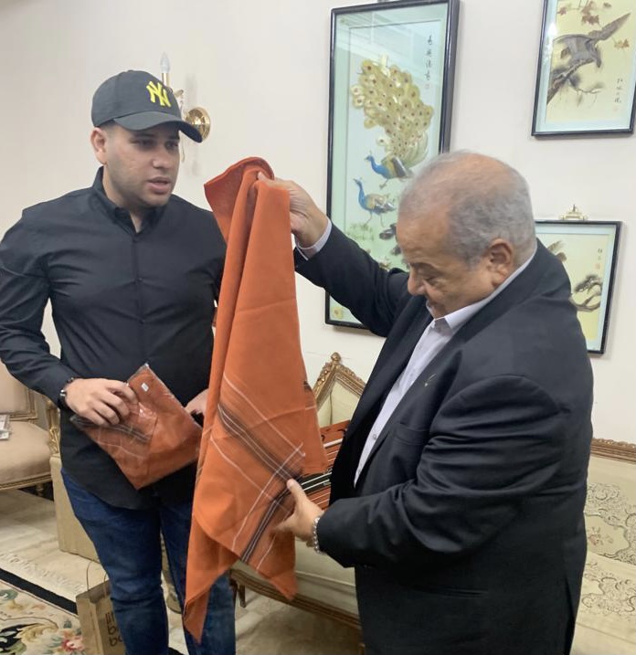 مدير عام شرطة أبوظبي يكرم ابوذكري أول رئيس تحرير لمجلة الشرطة