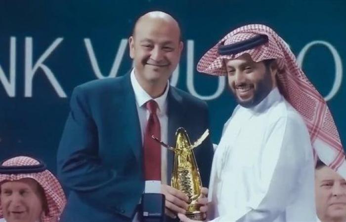 الوسائط الالكترونية تحولت الي مشارط وسياط تجلد ظهور المبدعين في مصر